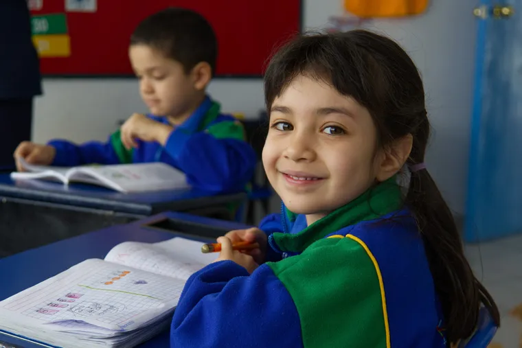 Niñas y niños de prefirst listos para la primaria